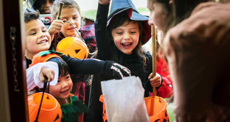 How Much Candy Should Your Kid Eat On Halloween, According To A Pediatric Dentist