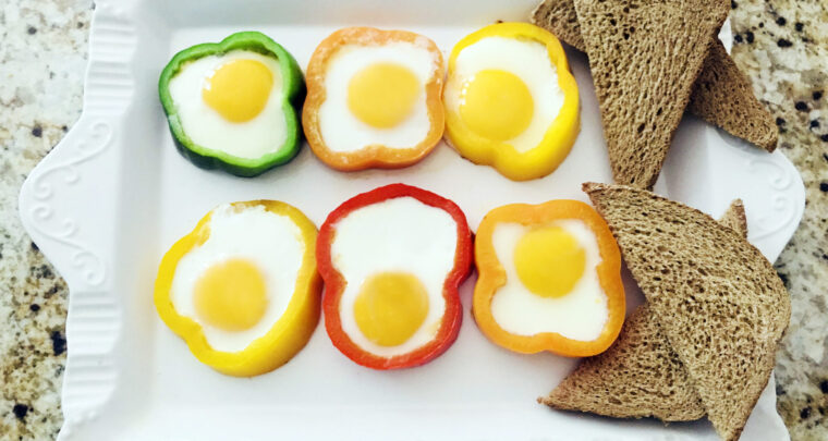 These Bell Pepper Egg Flowers Are An Eggcellent Start To Your Day
