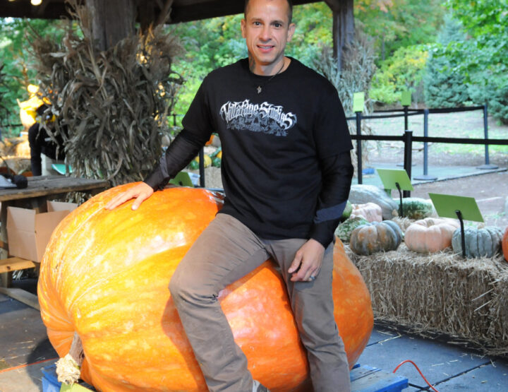 Master Pumpkin Carver Ray Villafane Makes Ghoulish Gourds You Want To Put On Your Porch