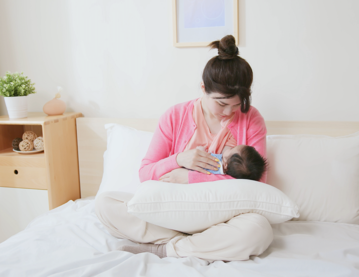 How To Use A Regular Pillow For Breastfeeding Your Baby