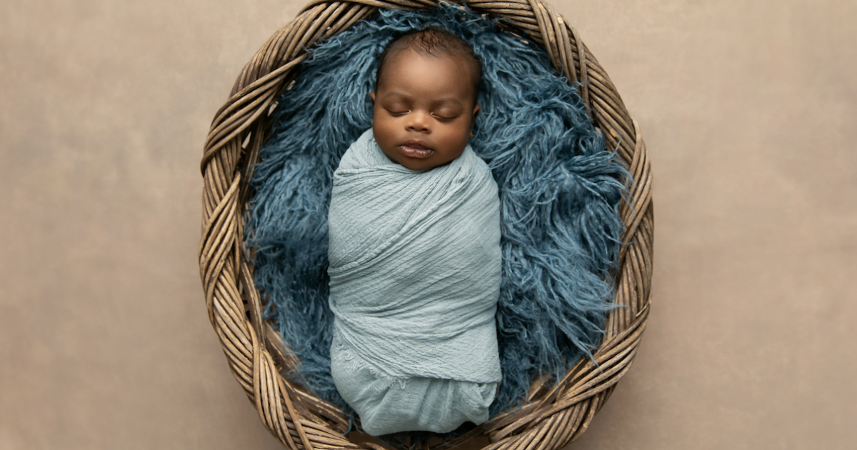 Here Are The Reasons Why You Should Swaddle Your Baby, According To